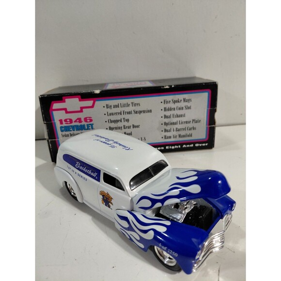 SpecCast 20532 DieCast University Kentucky UK 1946 Chevrolet Sedan Delivery +Box - Picture 8 of 12
